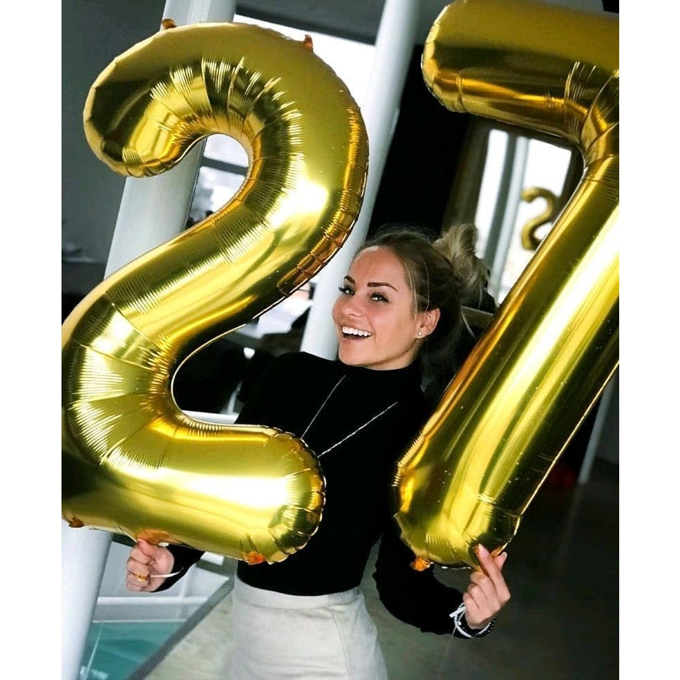 Balon din Folie Metalizata, Figurina Cifra, Tema Aniversare 80 cm, Ambalaj Individual, Pai inclus, Umflare cu Aer sau Heliu, Auriu, Cifra 7