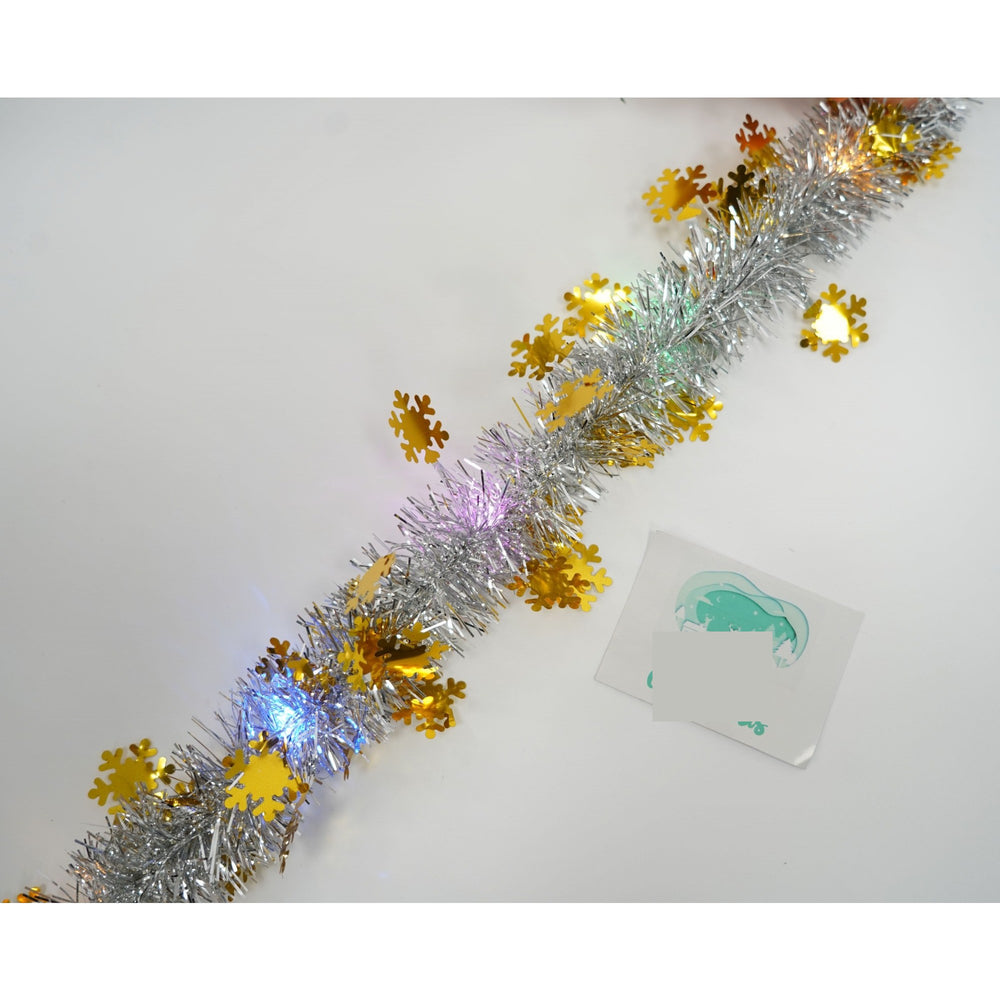 Beteala Craciun cu LED, Aurie, model cu fulgi de nea, 2 m x 5 cm, PVC, Sir, Artificiala