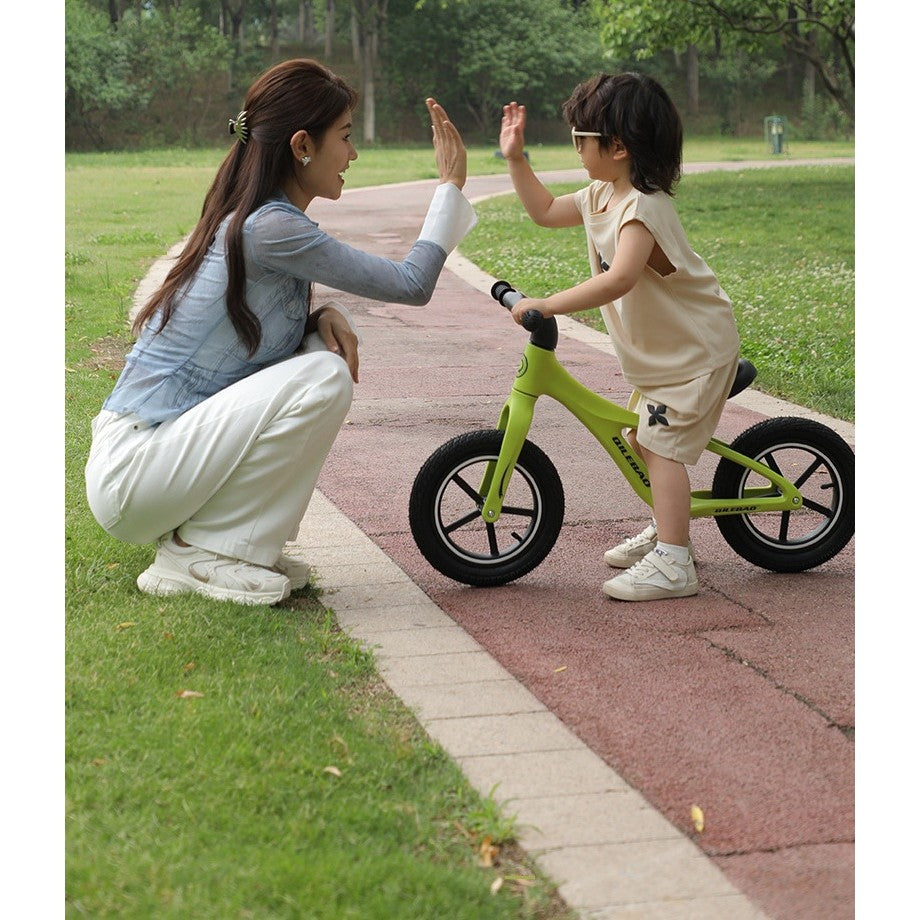 Bicicleta pentru Copii, Fara Pedale, Pentru 2-6 Ani, 2 Roti Silentioase, Sa Reglabila 43 - 58 cm, din Plastic si Fibra de Sticla, 88 x 56 x 43 cm, Verde