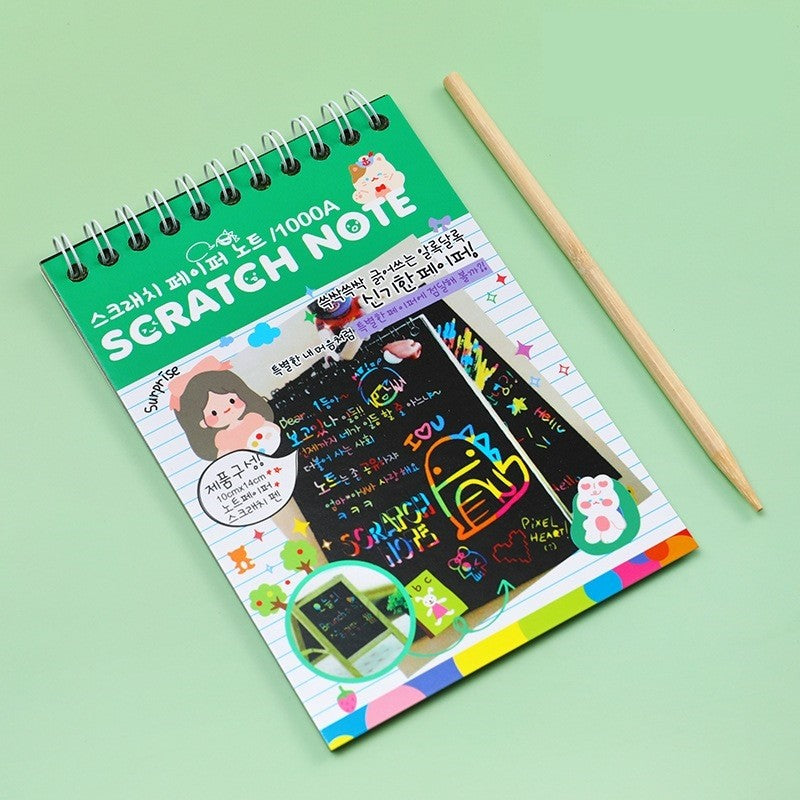 Caiet cu fise razuibile, DIY Magic Scratch, 12 File, Curcubeu, Creion din Lemn, Cartonase negre, 14.2 x 9.8 cm, Verde