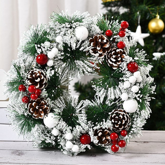 Coronita pentru Craciun, diametru 32 cm, din brad artificial, decorata cu conuri si merisoare, inzapezit. Verde/Alb