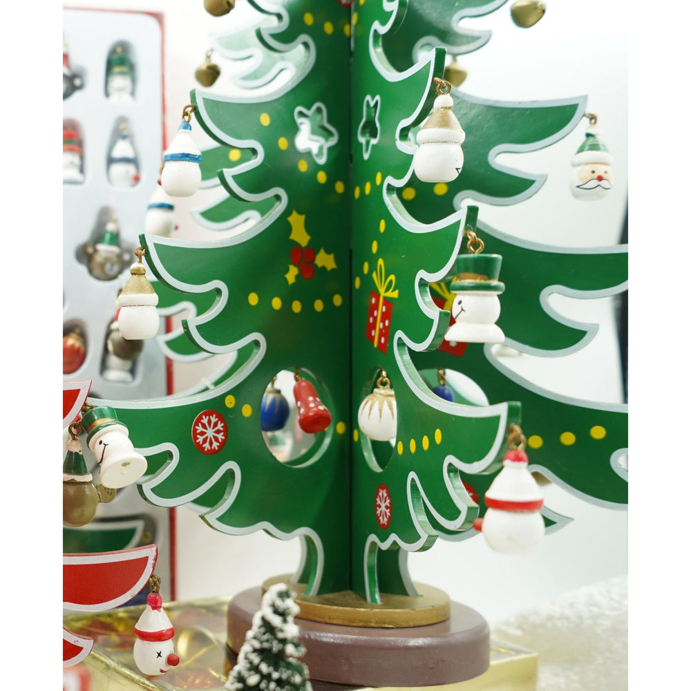Decoratiune Craciun, Brad, Verde/Alb, 15 cavitati cu ornamente, 25.5 cm x 33 cm, Lemn