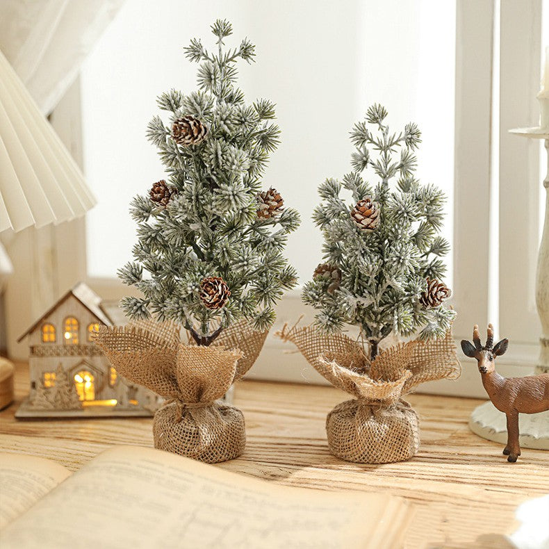 Decoratiune Craciun pentru Masa, Ornament de Decor Model Brad de Craciun de Dimensiuni Mici cu Fulgi Albi, pentru Birou si Interior, din Plastic Calitativ 27 cm, Verde Alb