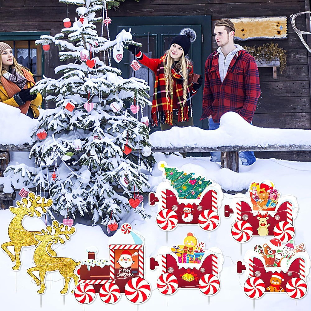 Decoratiune de Craciun, pentru Gradina, Tip Trenulet, 7 Figurine + Bete de Infipt in Pamant, din Plastic, Impermeabil, Model Renii Joy si Noel, Multicolor