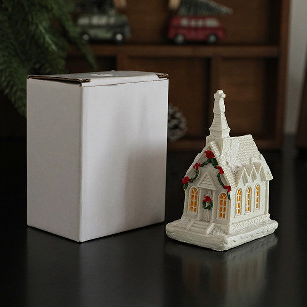 Decoratiune Ornament de Craciun, Biserica de Craciun din Rasina, Model Biserica Mica Iluminata din Interior, 8.8 x 6 x 4.5 cm, Alb