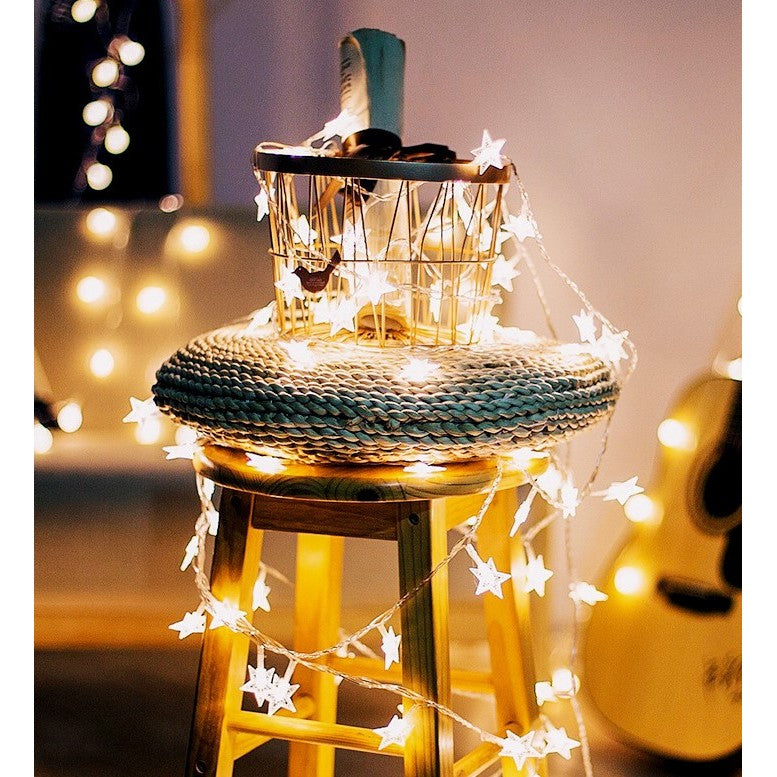 Instalatie Craciun cu baterii, 10 metri, 80 LED-uri tip Stea, fir Transparent, Alb Cald