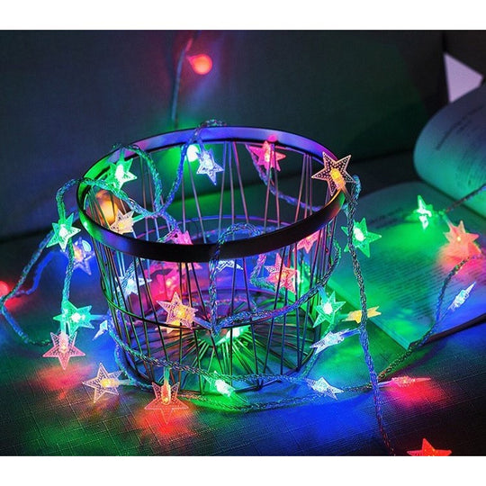Instalatie Craciun cu baterii, 6 metri, 40 LED-uri tip Stea, fir Transparent, alb cald