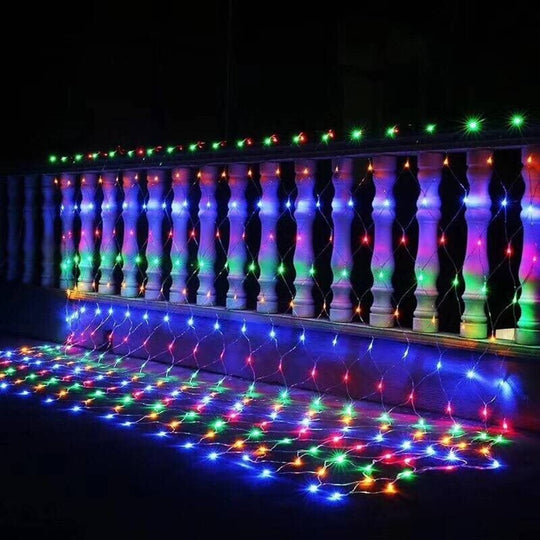 Instalatie Craciun, Tip Plasa, IP 44, 14 x 1 m, 560 LED-uri, Multicolor, 8 jocuri de lumini, Transformator cu telecomanda, Interconectabila, Prelungitor 3 m inclus, Fir transparent