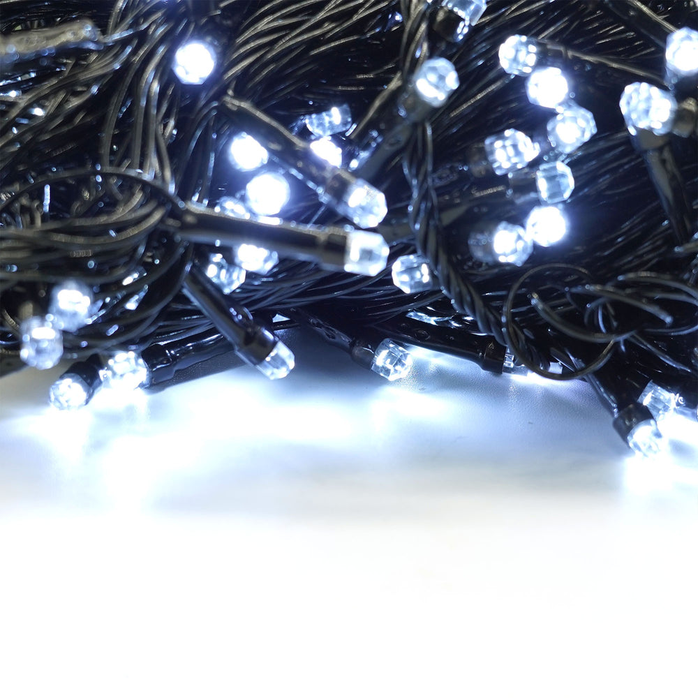 Instalatie de Craciun liniara, 17 m, din care 1 m cablu priza 220V, 200 LED, 8 jocuri de lumini, beculet in 6 colturi, pentru interior, controler, fir negru, alb rece