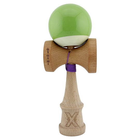 Kendama X Originala, Profesionala, Big Cups V2, Super Sticky cu Cupe Mari, din lemn 18 cm, Rulment Metalic cu Ata 55 cm, Verde deschis/Alb