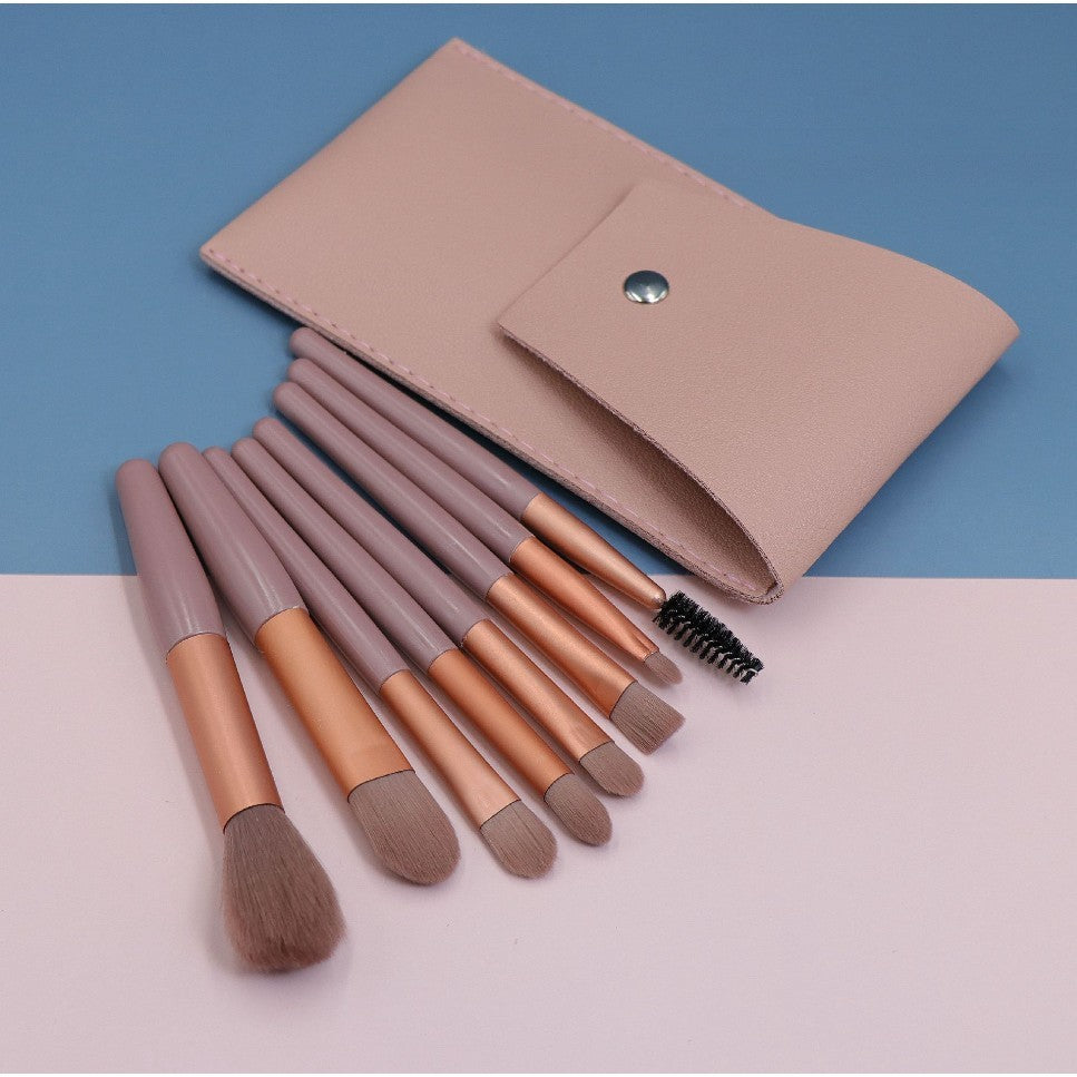 Mini Set Portabil 8 Pensule pentru Machiaj, Super Soft, Makeup Profesional/Incepatori, Maner Ergonomic, Gentuta Depozitare Inclusa, Maro