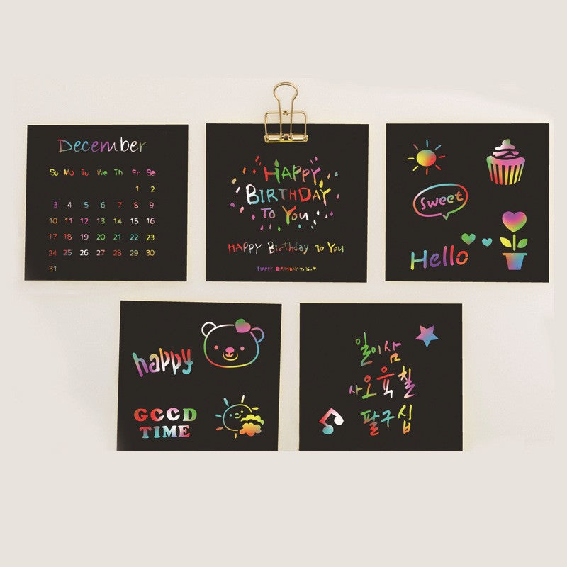 Set 100 de Planse Razuibile, din Hartie Curcubeu, 2 Creioane din Bambus + 2 Sabloane, +3 Ani, 8.5 x 8.5 cm, Multicolor