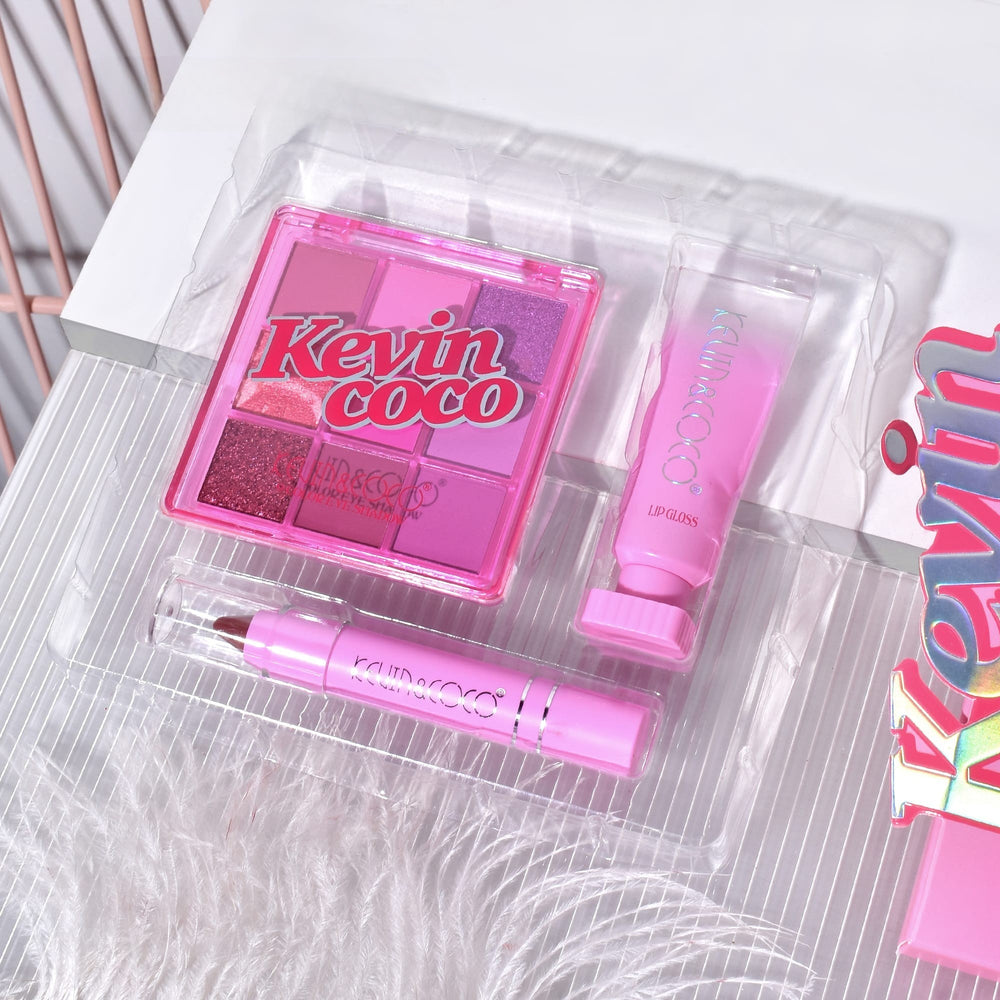 Set 3 Produse de Machiaj Kevin&Coco Pink Ice Star, Paletă Farduri de Pleoape 9 Culori, Ruj Creion și Lip Gloss, Nuanțe Roz și Mov, Finisaje Mate și Strălucitoare, 15.5 x 13 x 3.4 cm
