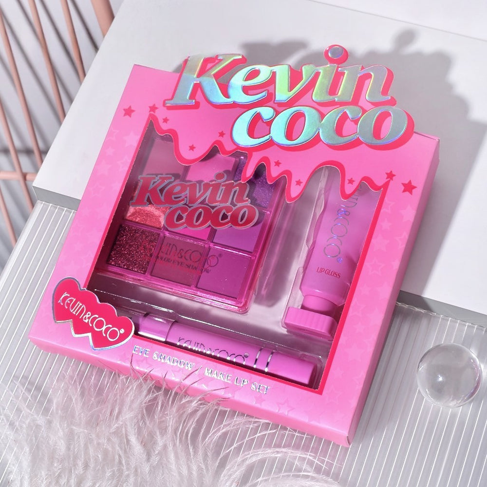 Set 3 Produse de Machiaj Kevin&Coco Pink Ice Star, Paletă Farduri de Pleoape 9 Culori, Ruj Creion și Lip Gloss, Nuanțe Roz și Mov, Finisaje Mate și Strălucitoare, 15.5 x 13 x 3.4 cm