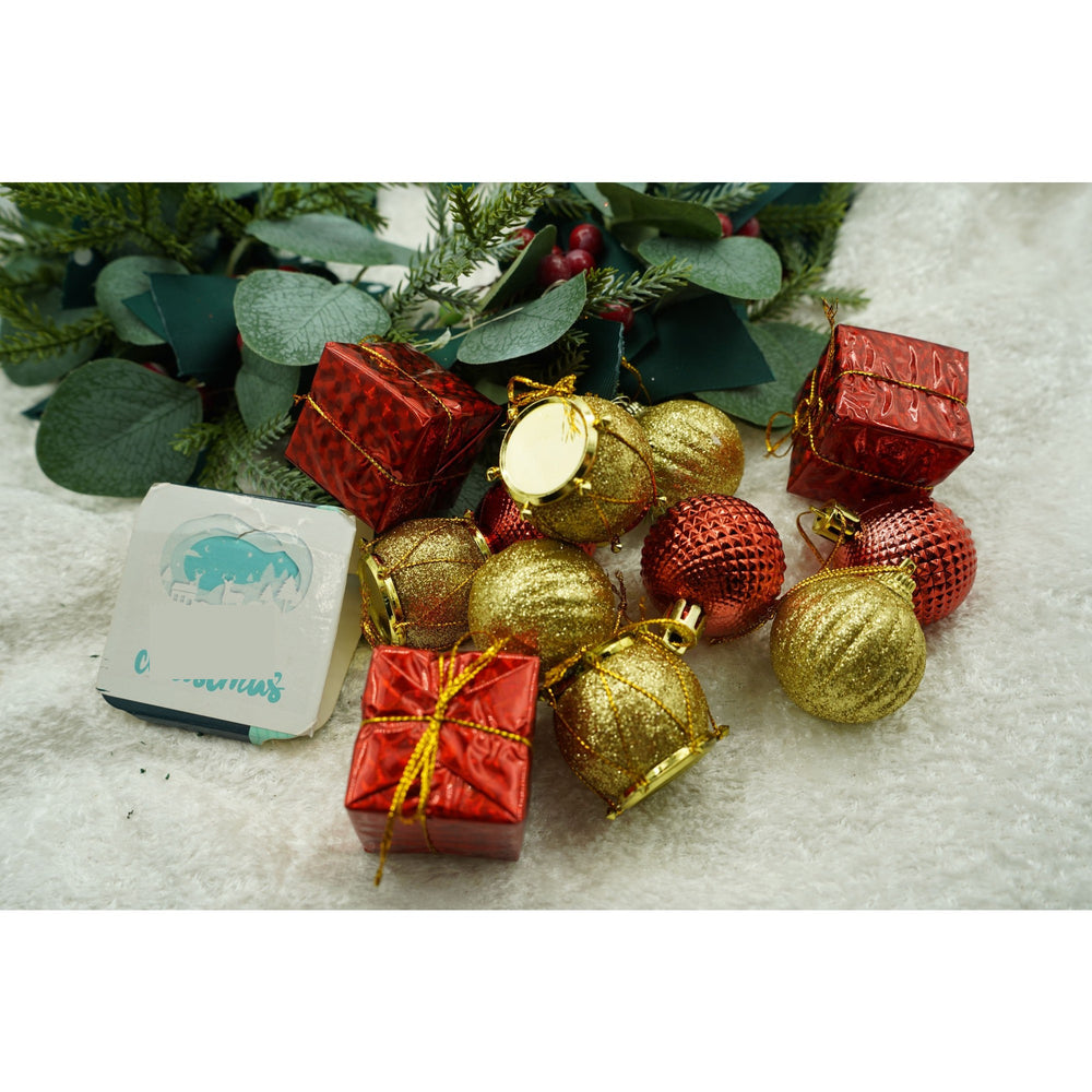 Set de 12 ornamente de brad, de tip Glob, Rosu/ Auriu, din polistiren, cu finisaj sclipitor, cutie 4 cm adancime x 20 cm inaltime x 12 cm lungime)