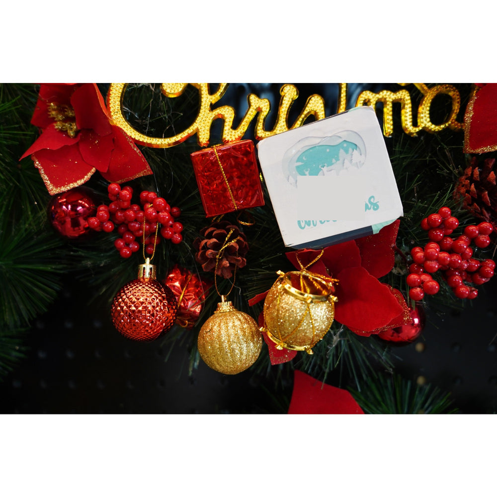 Set de 12 ornamente de brad, de tip Glob, Rosu/ Auriu, din polistiren, cu finisaj sclipitor, cutie 4 cm adancime x 20 cm inaltime x 12 cm lungime)
