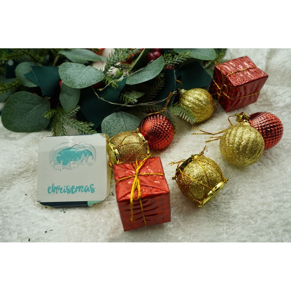 Set de 12 ornamente de brad, de tip Glob, Rosu/ Auriu, din polistiren, cu finisaj sclipitor, cutie 4 cm adancime x 20 cm inaltime x 12 cm lungime)