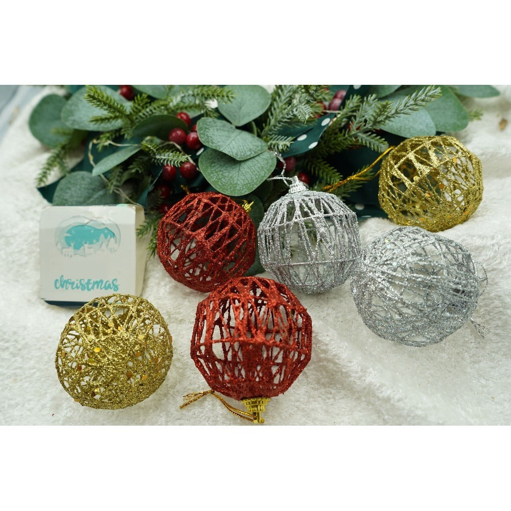 Set de 6 ornamente de brad, de tip Glob, Multicolor, cu ø de 6 cm, din metal, cu finisaj sclipitor, cutie 6 cm adancime x 34 cm lungime x 6 cm inaltime