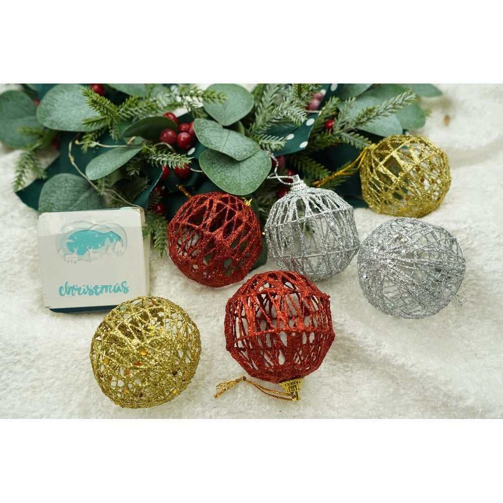 Set de 6 ornamente de brad, de tip Glob, Multicolor, cu ø de 6 cm, din metal, cu finisaj sclipitor, cutie 6 cm adancime x 34 cm lungime x 6 cm inaltime